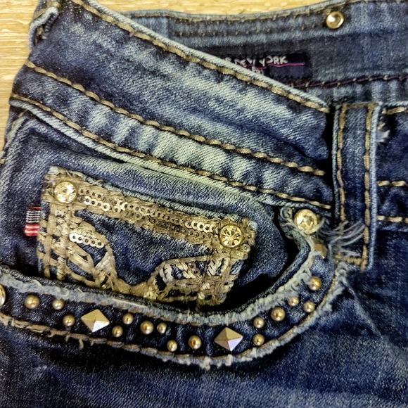Vigoss "The New York Capri" Jeans - Picture 4 of 9